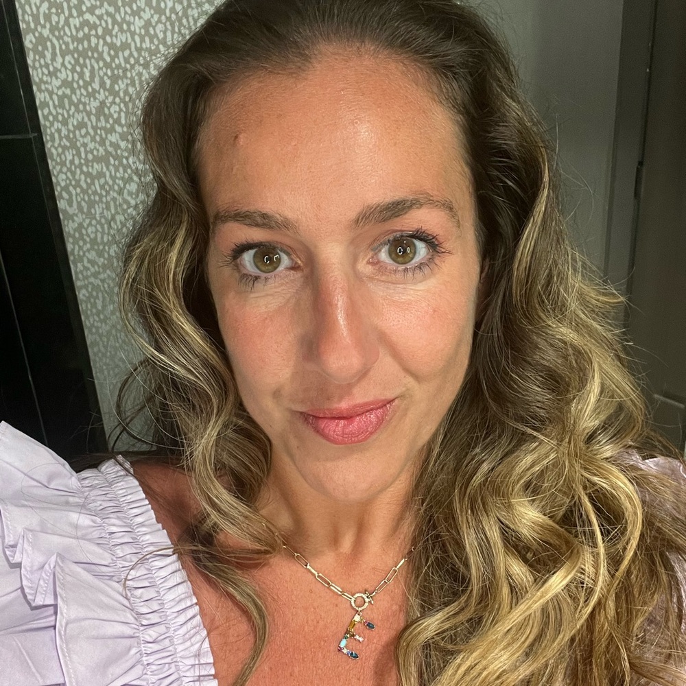 Meet your Posher, Elenie